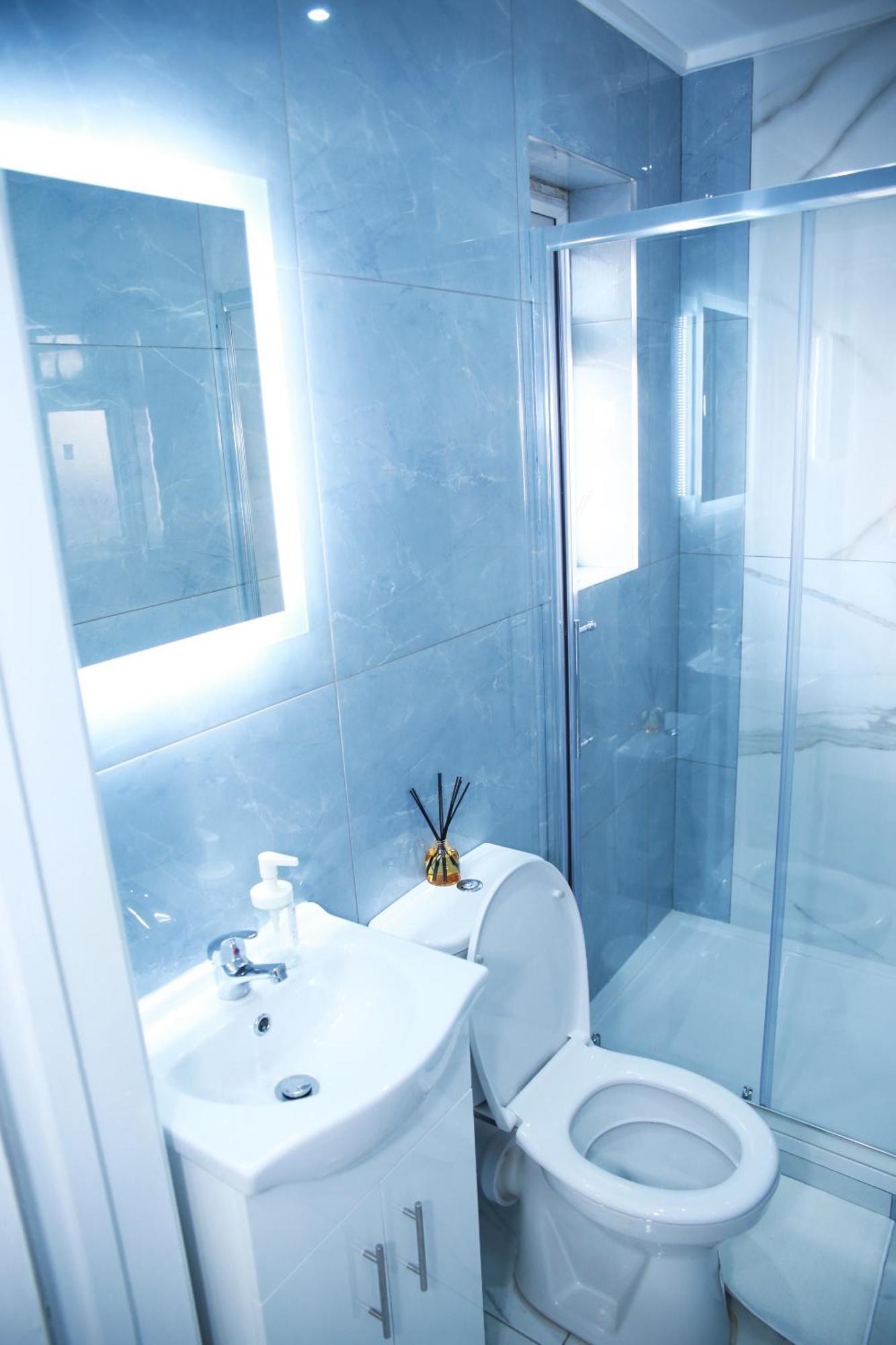 Lovely Apartment With Free Parking On Premises. Лондон Екстер'єр фото