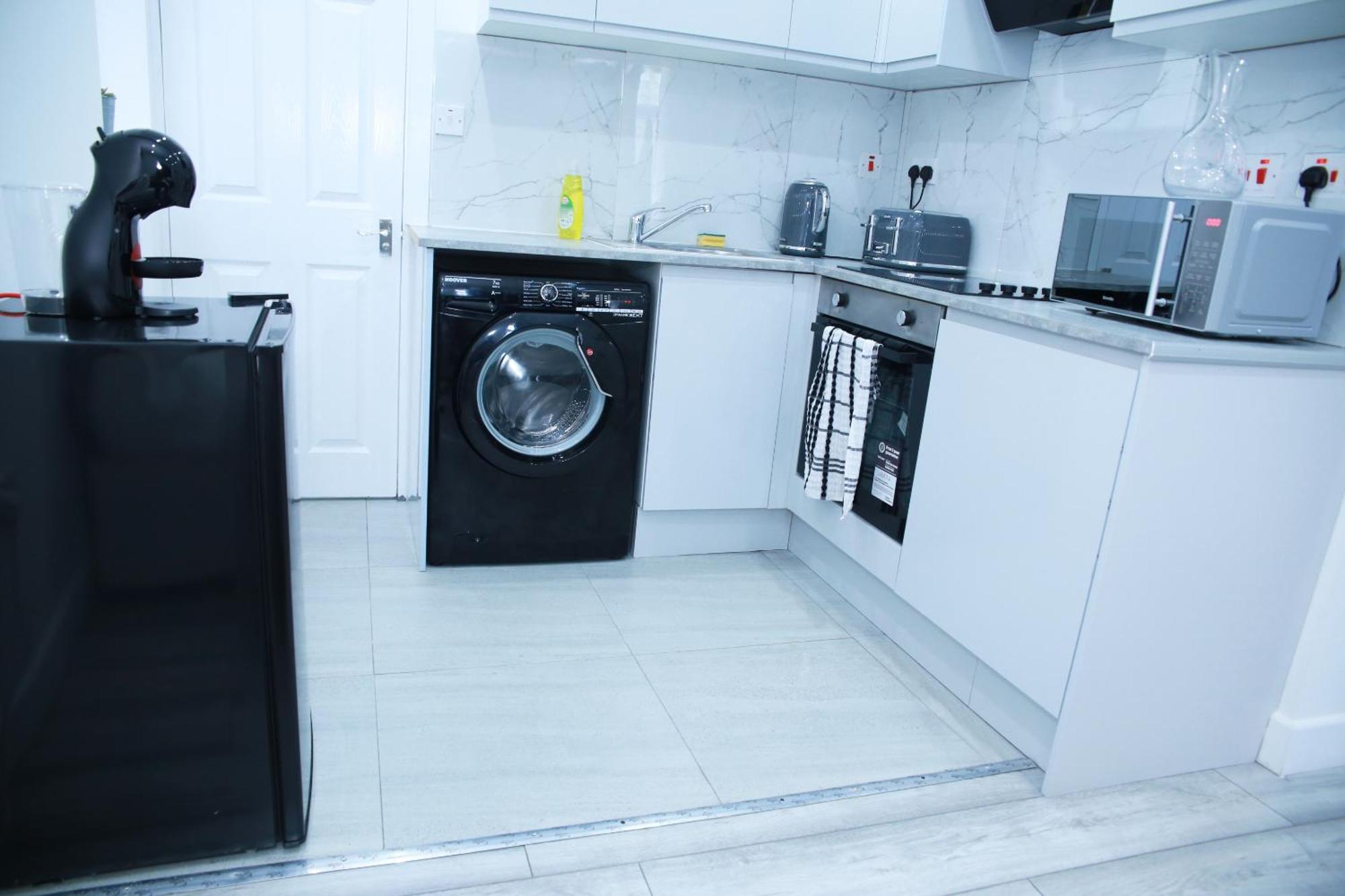 Lovely Apartment With Free Parking On Premises. Лондон Екстер'єр фото