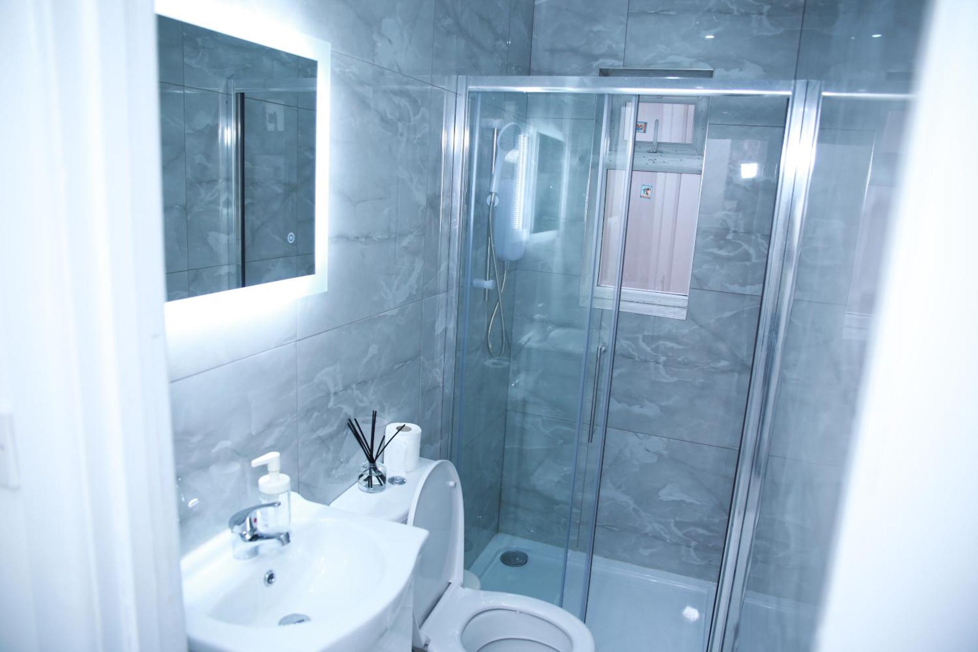 Lovely Apartment With Free Parking On Premises. Лондон Екстер'єр фото